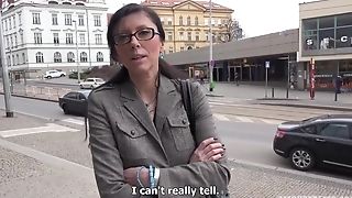 Veronika Fucks A Stranger In The Street